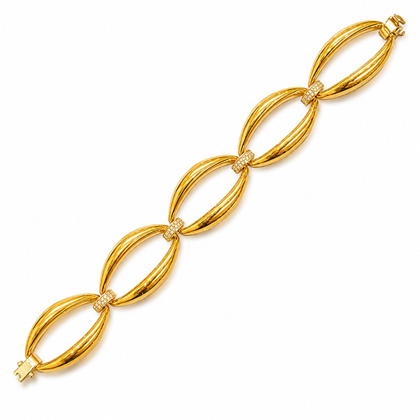 18K  Oval Link  Bracelet With Diamond Accents